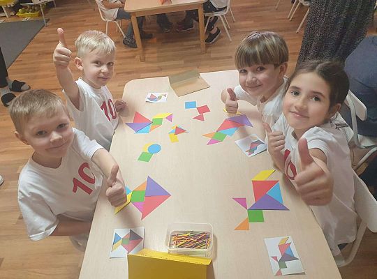 Gr.IV "Jestem chwat - z matematyką za pan  brat" - III międzyprzedszkolne potyczki matematyczne w Przedszkolu nr 9.