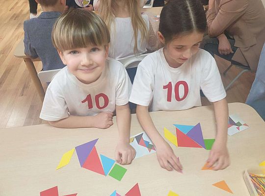 Gr.IV "Jestem chwat - z matematyką za pan  brat" - III międzyprzedszkolne potyczki matematyczne w Przedszkolu nr 9.