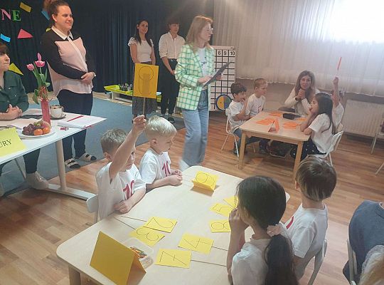 Gr.IV "Jestem chwat - z matematyką za pan  brat" - III międzyprzedszkolne potyczki matematyczne w Przedszkolu nr 9.