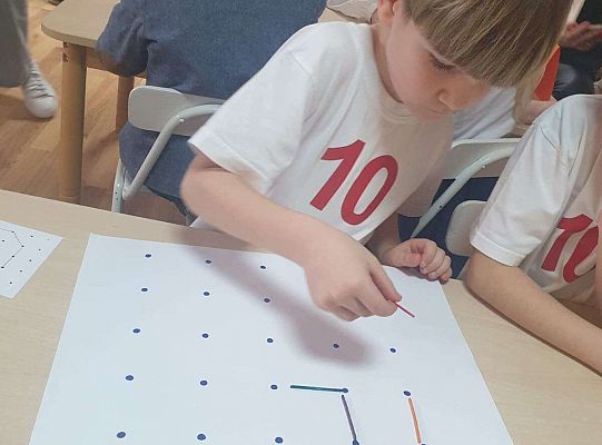 Gr.IV "Jestem chwat - z matematyką za pan  brat" - III międzyprzedszkolne potyczki matematyczne w Przedszkolu nr 9.