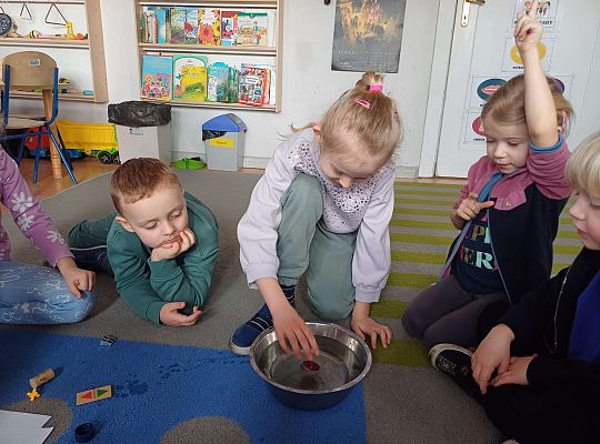 Gr. III Co pływa? Co tonie?