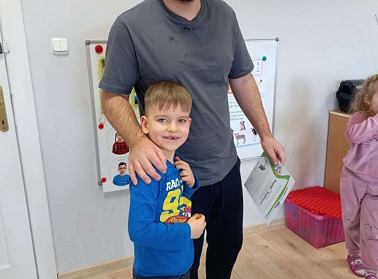 Prowadzący z dziećmi