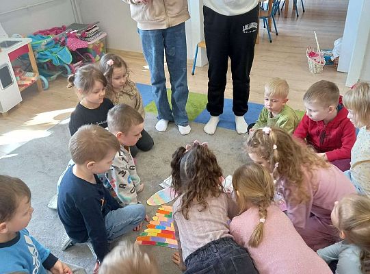 Dzieci wykonują zadania