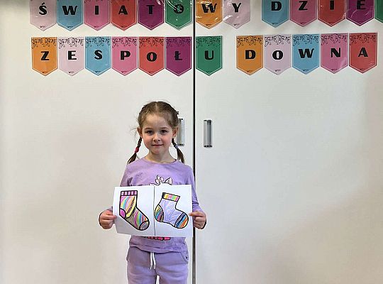 Dziewczynka z pracą