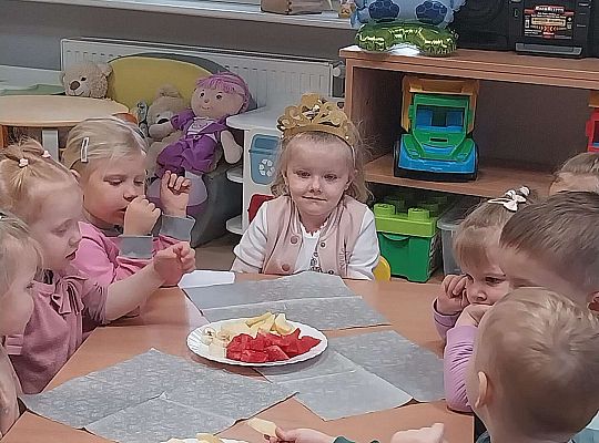 Solenizantka przy stole