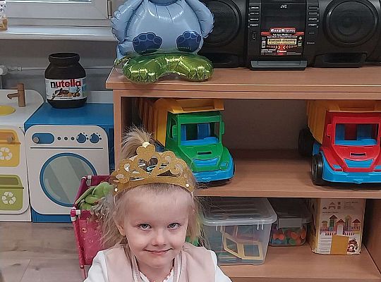 Solenizantka przy stole