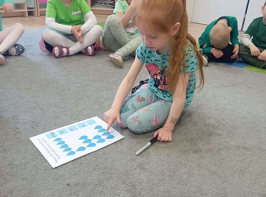 Dzieci wykonują zadania