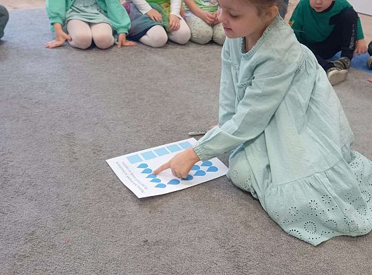 Dzieci wykonują zadania