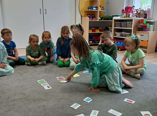 Dzieci wykonują zadania