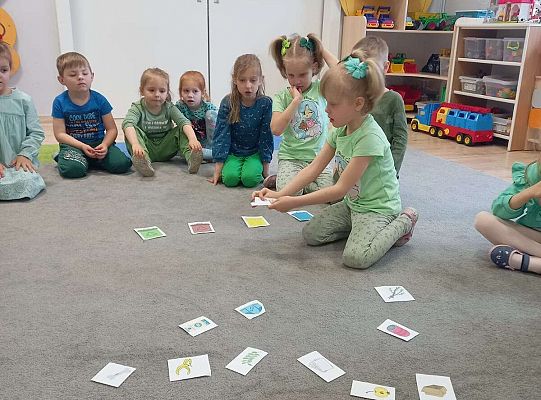 Dzieci wykonują zadania