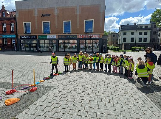 Gr.III Kolorowe podwórko - organizowane przez Bibliotekę Miejską
