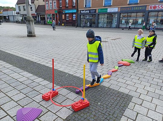 Gr.III Kolorowe podwórko - organizowane przez Bibliotekę Miejską