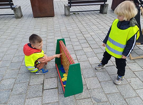 Gr.III Kolorowe podwórko - organizowane przez Bibliotekę Miejską