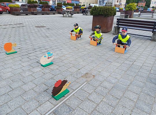 Gr.III Kolorowe podwórko - organizowane przez Bibliotekę Miejską