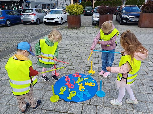 Gr.III Kolorowe podwórko - organizowane przez Bibliotekę Miejską