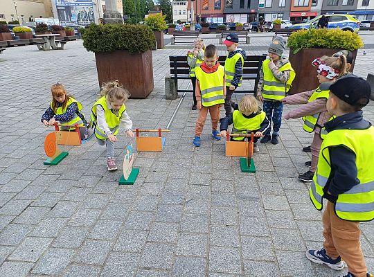 Gr.III Kolorowe podwórko - organizowane przez Bibliotekę Miejską