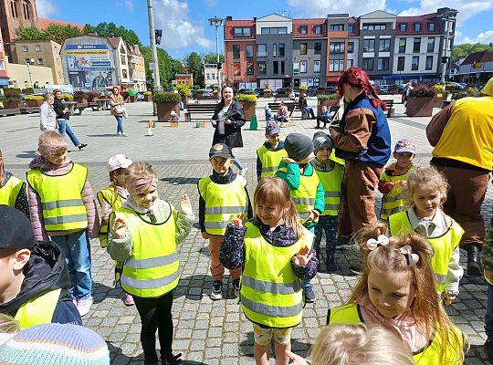 Gr.III Kolorowe podwórko - organizowane przez Bibliotekę Miejską