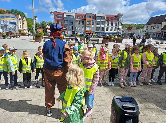 Gr.III Kolorowe podwórko - organizowane przez Bibliotekę Miejską