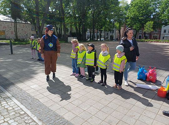 Gr.III Kolorowe podwórko - organizowane przez Bibliotekę Miejską