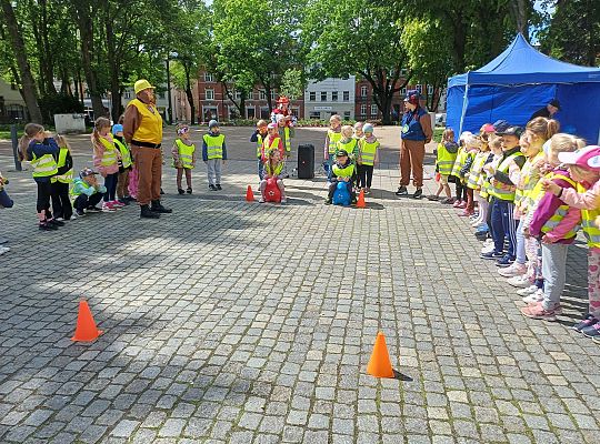 Gr.III Kolorowe podwórko - organizowane przez Bibliotekę Miejską