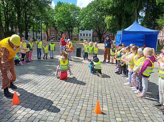 Gr.III Kolorowe podwórko - organizowane przez Bibliotekę Miejską