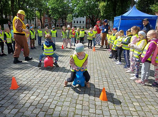 Gr.III Kolorowe podwórko - organizowane przez Bibliotekę Miejską