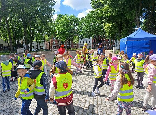 Gr.III Kolorowe podwórko - organizowane przez Bibliotekę Miejską