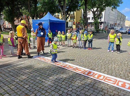 Gr.III Kolorowe podwórko - organizowane przez Bibliotekę Miejską