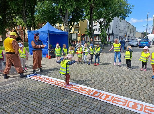 Gr.III Kolorowe podwórko - organizowane przez Bibliotekę Miejską