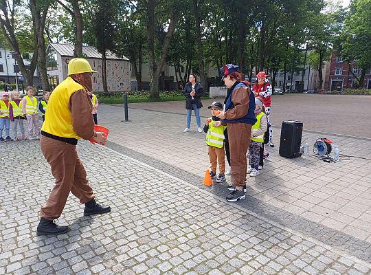 Gr.III Kolorowe podwórko - organizowane przez Bibliotekę Miejską