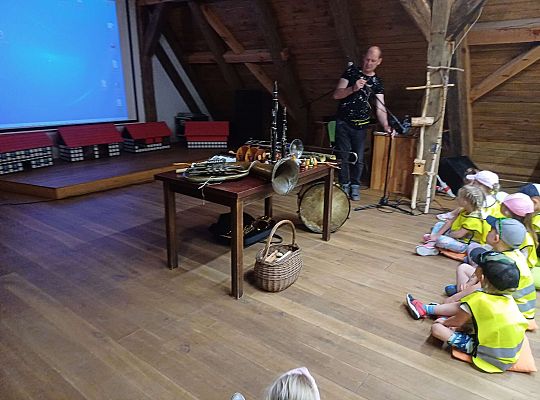 Gr. III Wycieczka do muzeum w Swołowie oraz warsztaty muzyczne