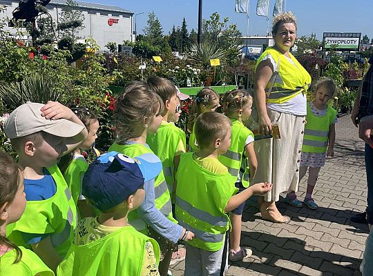 dzieci w centrum ogrodniczym