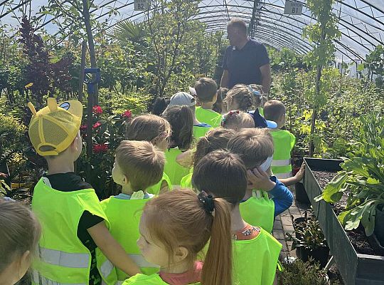 Dzieci w centrum ogrodniczym