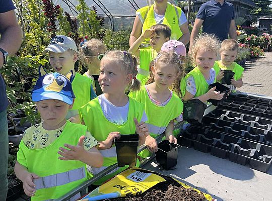 Dzieci w centrum ogrodniczym