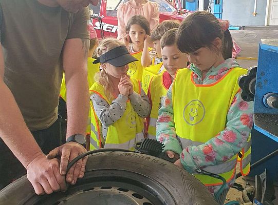 Gr. IV Wizyta w warsztacie samochodowym taty Pawła