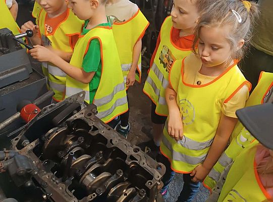 Gr. IV Wizyta w warsztacie samochodowym taty Pawła