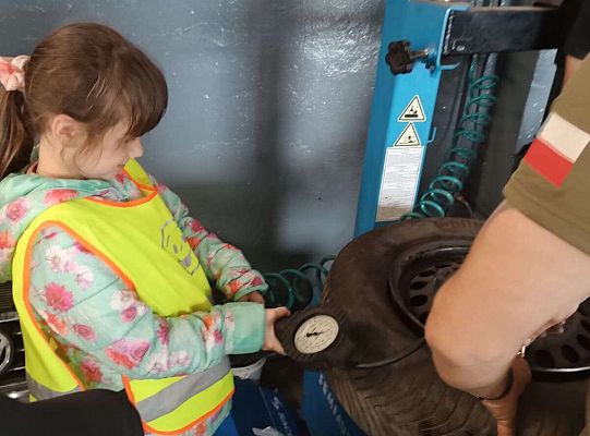 Gr. IV Wizyta w warsztacie samochodowym taty Pawła