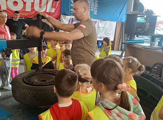 Gr. IV Wizyta w warsztacie samochodowym taty Pawła