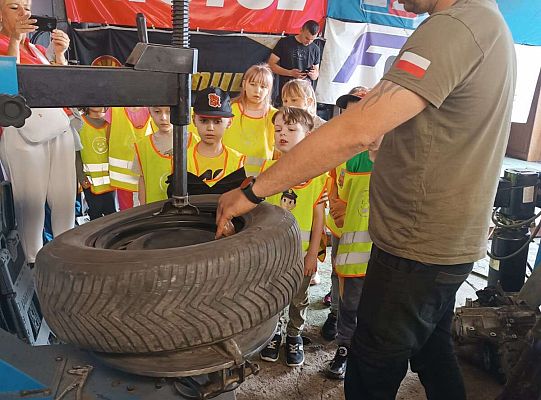 Gr. IV Wizyta w warsztacie samochodowym taty Pawła