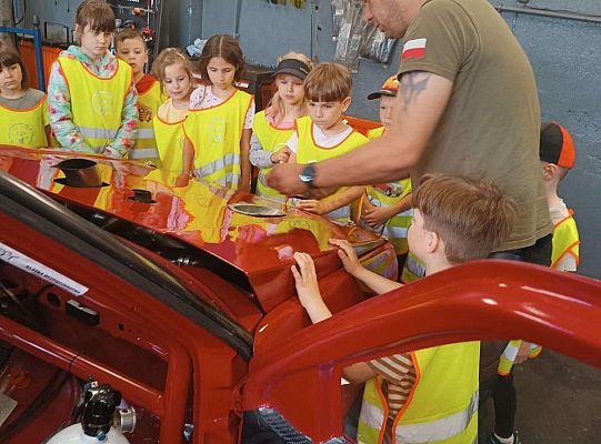 Gr. IV Wizyta w warsztacie samochodowym taty Pawła