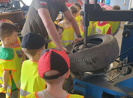 Gr. IV Wizyta w warsztacie samochodowym taty Pawła