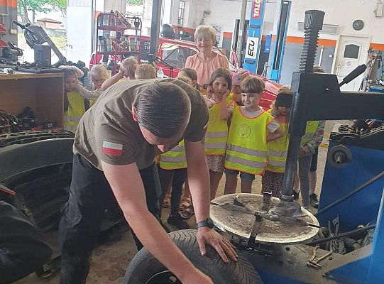 Gr. IV Wizyta w warsztacie samochodowym taty Pawła