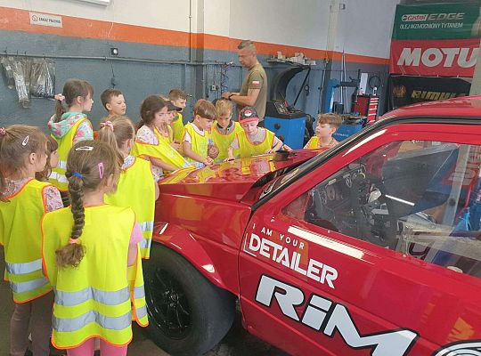 Gr. IV Wizyta w warsztacie samochodowym taty Pawła