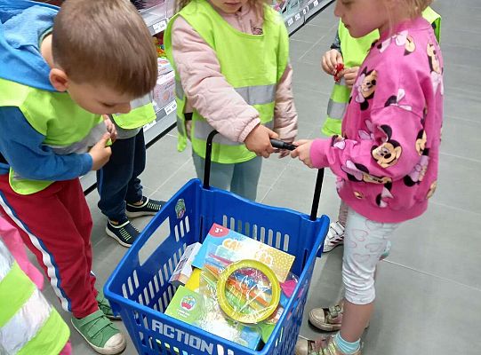 Dzieci w sklepie