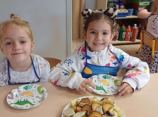 Gr. IV Jesienne dary - robimy szaszłyki owocowe