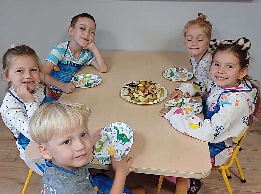 Gr. IV Jesienne dary - robimy szaszłyki owocowe