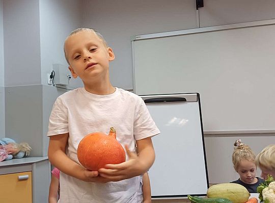 Gr. IV Jesienne dary - robimy szaszłyki owocowe