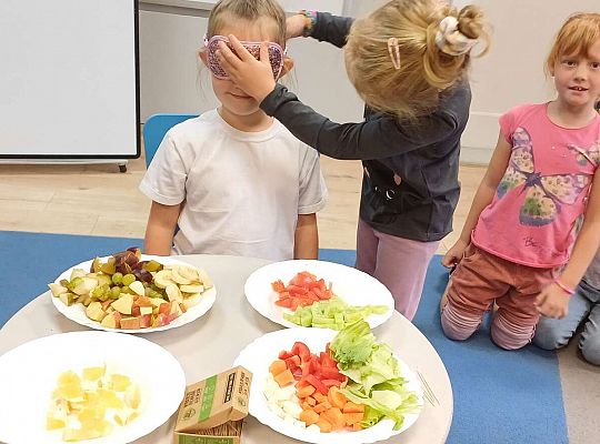 Gr. IV Jesienne dary - robimy szaszłyki owocowe