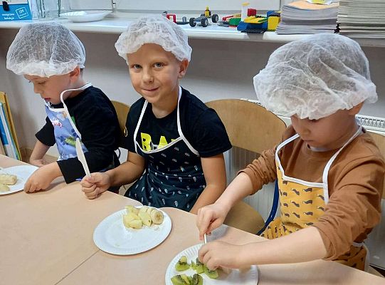 Gr. III Robimy owocowe szaszłyki