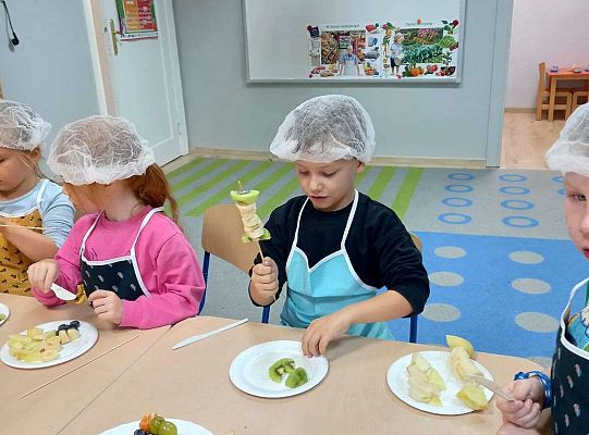 Gr. III Robimy owocowe szaszłyki